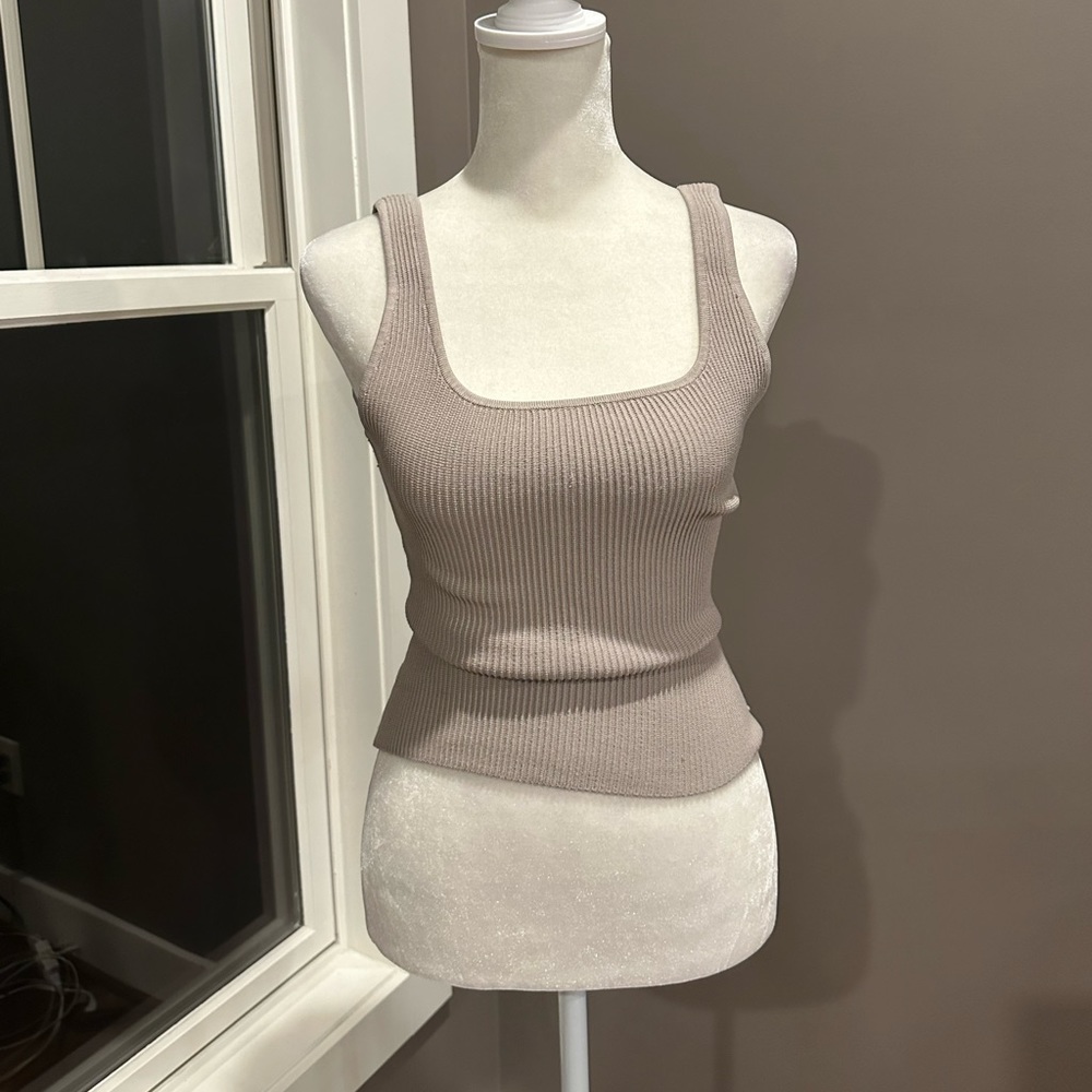 Aritzia Babaton grey shirt